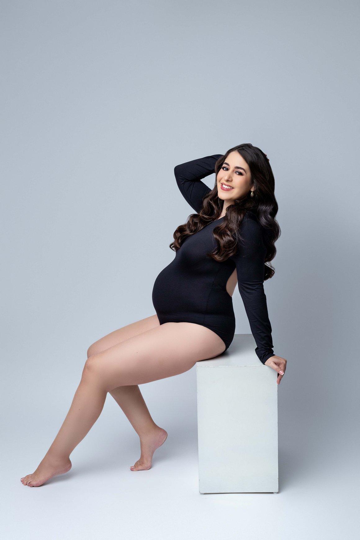 fotografia-maternidad-casual-fondo-blanco