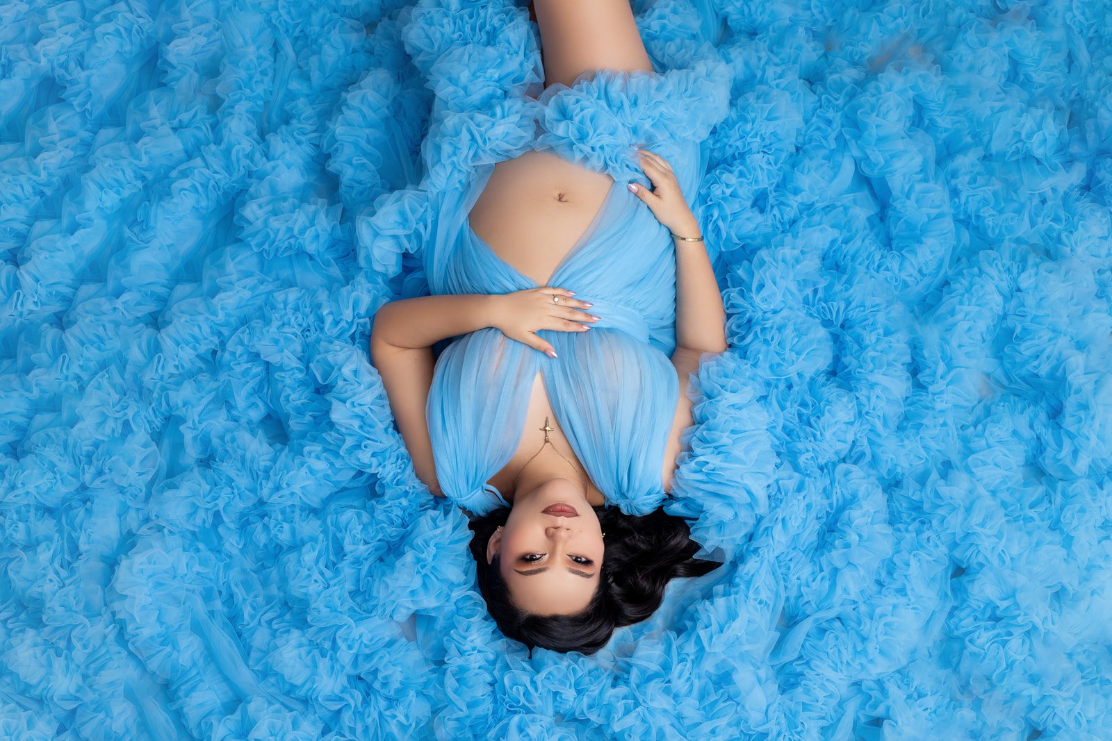 fotografia-maternidad-vestido-pomposo-azul