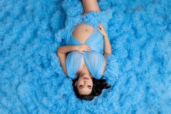 fotografia-maternidad-vestido-pomposo-azul